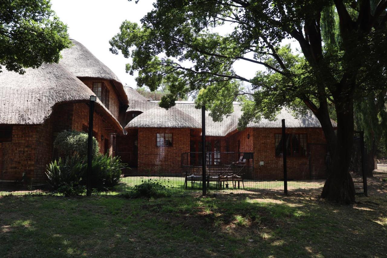 Khaya Africa Guesthouse Мидранд Екстериор снимка