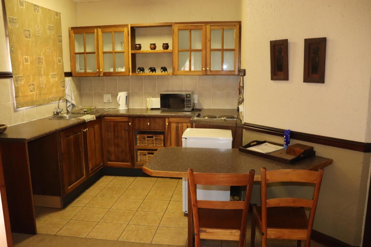 Khaya Africa Guesthouse Мидранд Екстериор снимка