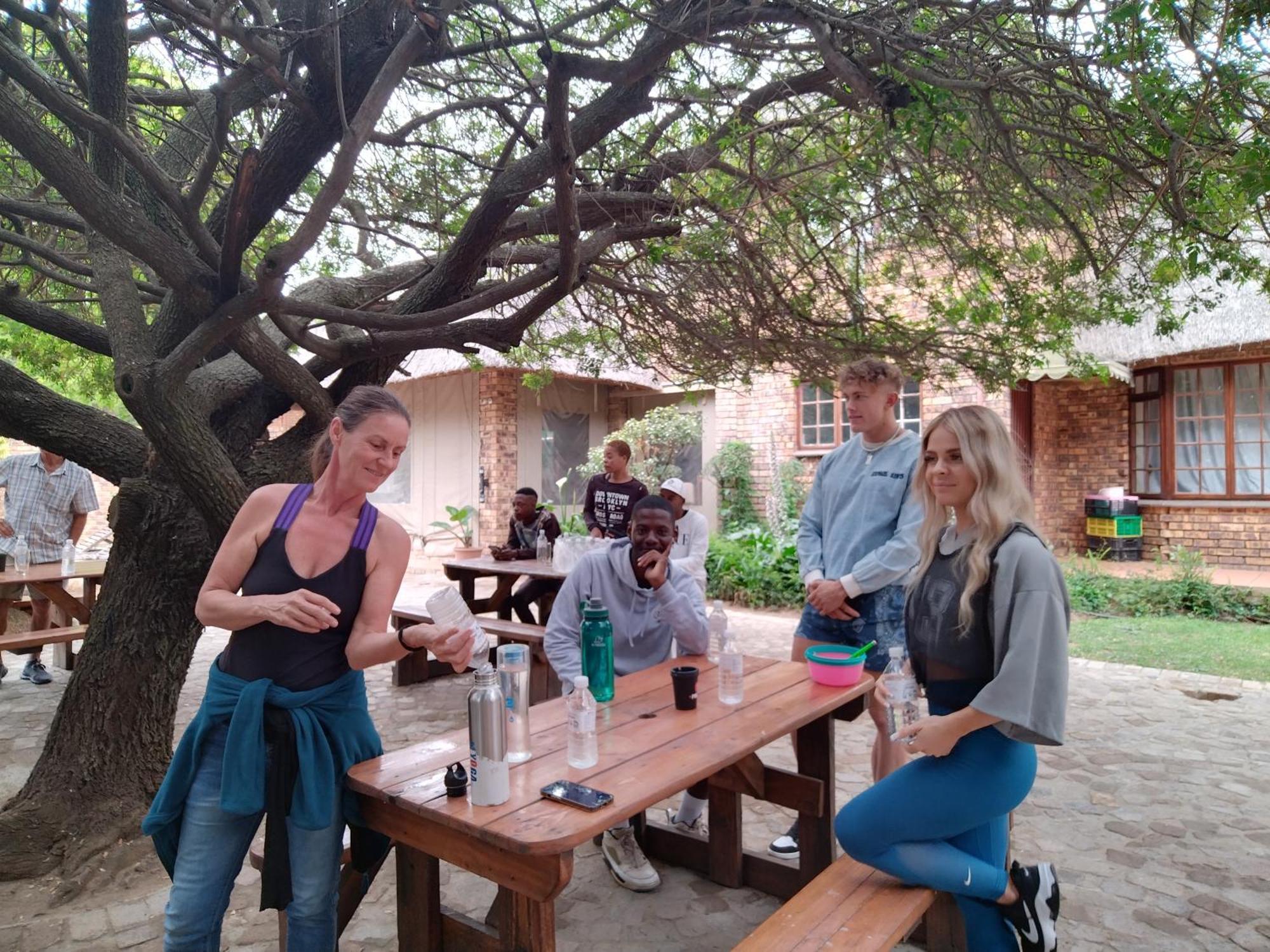 Khaya Africa Guesthouse Мидранд Екстериор снимка