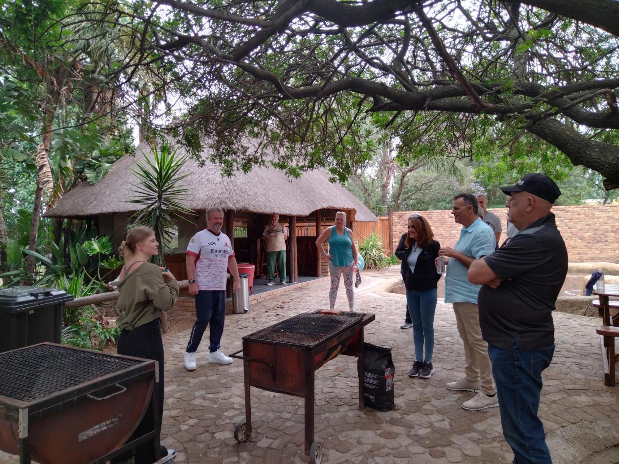Khaya Africa Guesthouse Мидранд Екстериор снимка