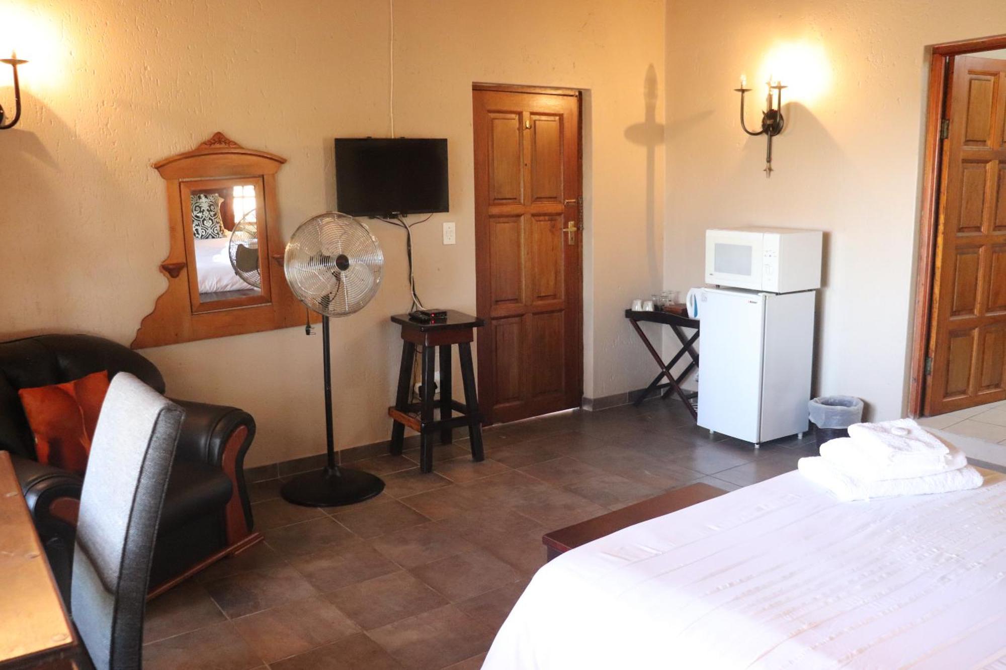 Khaya Africa Guesthouse Мидранд Екстериор снимка